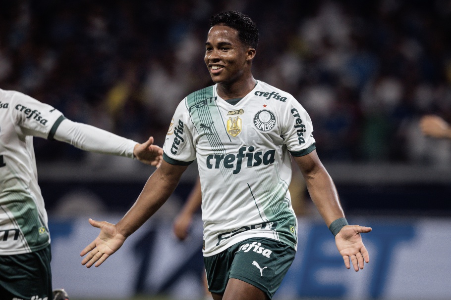 Endrick comemora o gol do Palmeiras no Mineirão